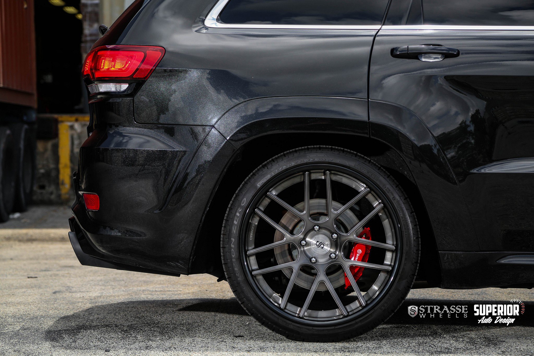 Brushed Titanium Strasse Rims on Black Jeep Grand Cherokee - Photo by Strasse Forged
