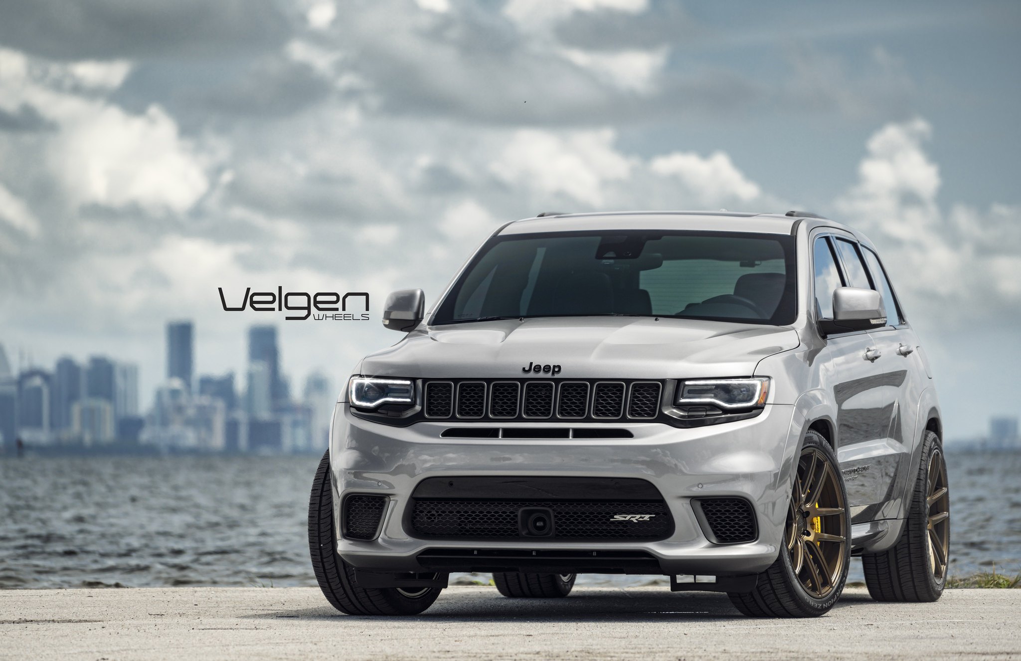 Blacked Out Mesh Grille on Gray Jeep Grand Cherokee - Photo by Velgen Wheels