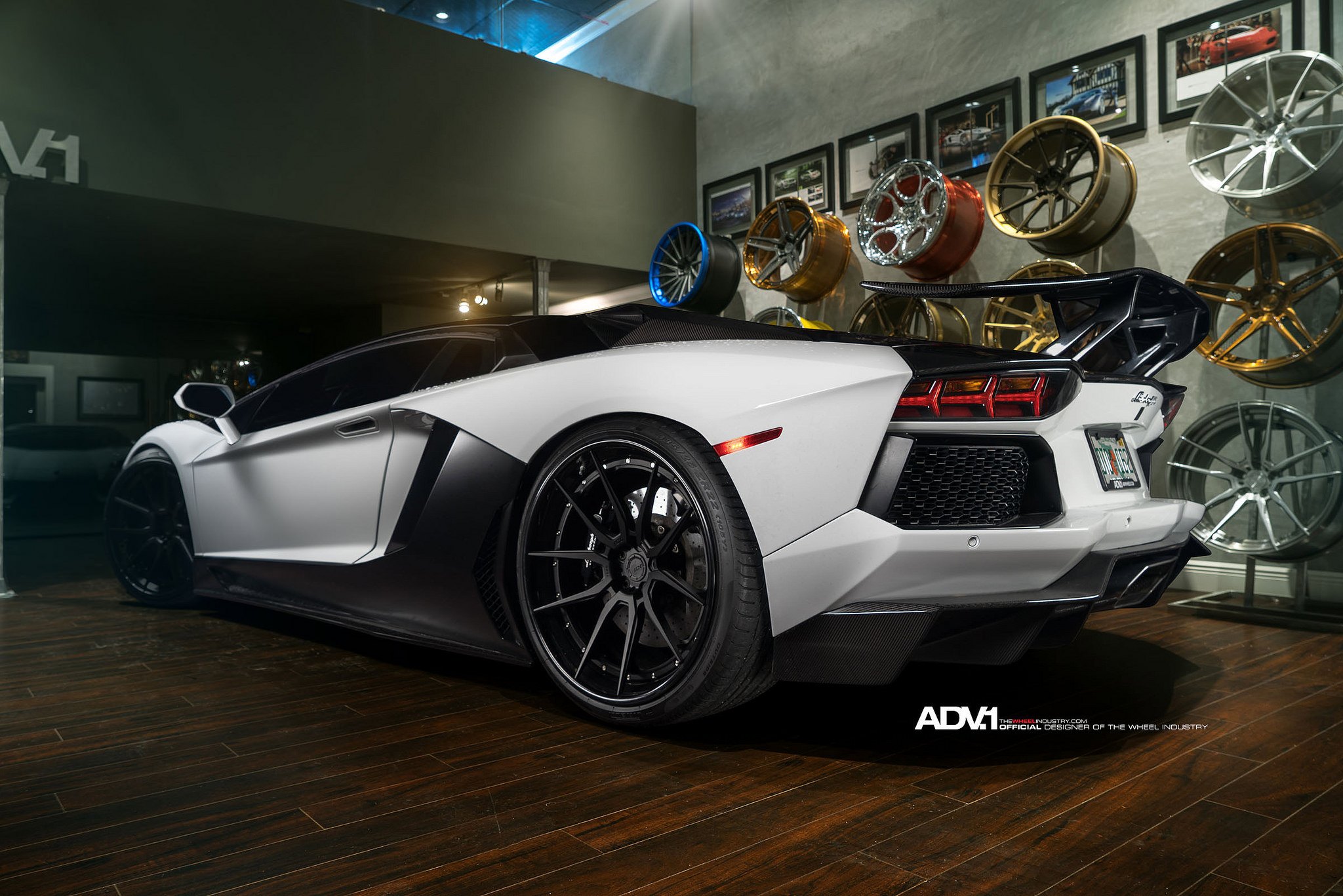Lamborghini Aventador With Aftermarket Forged Rims - Photo by ADV.1