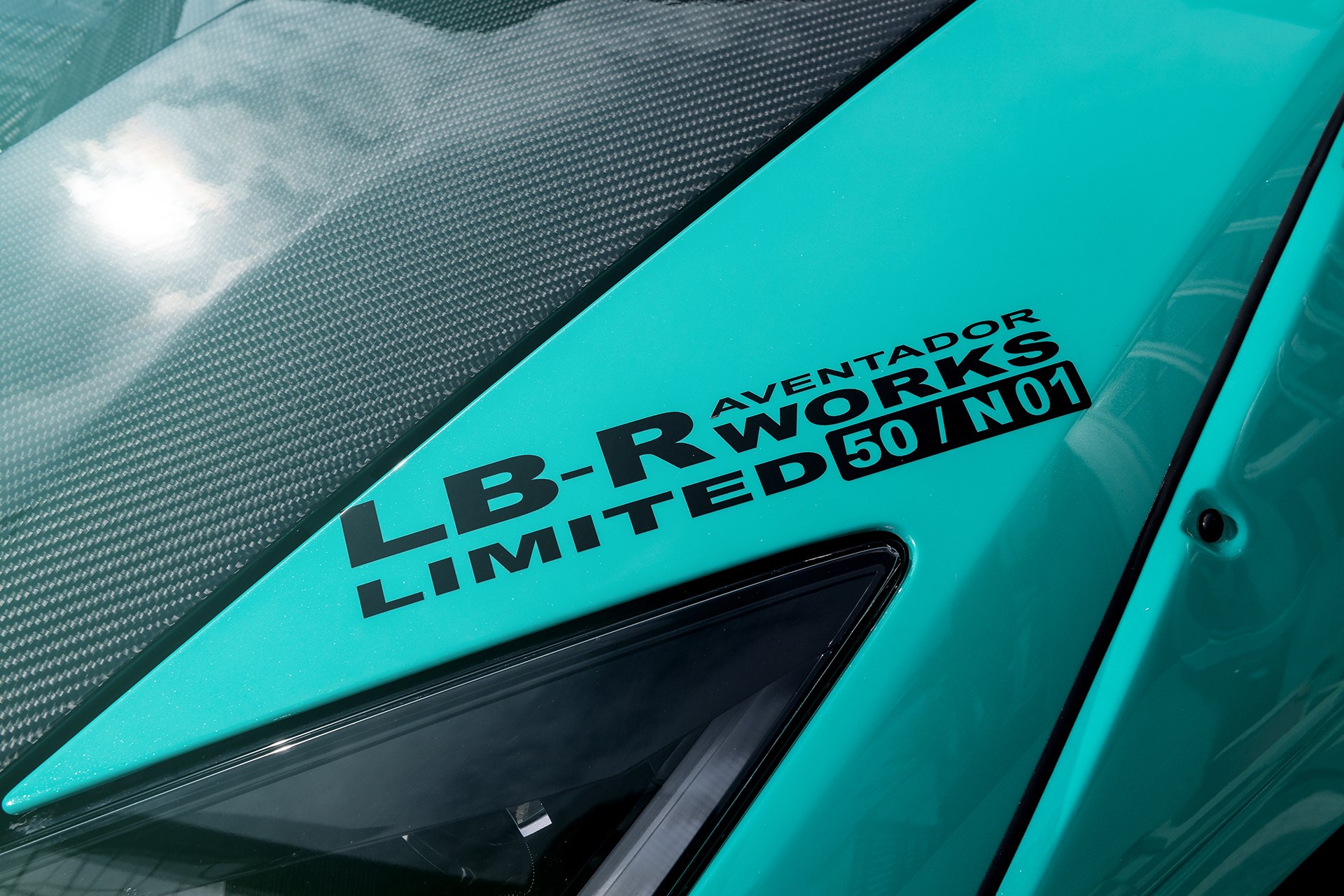 Mint Lamborghini Aventador with Carbon Fiber Hood - Photo by Forgiato