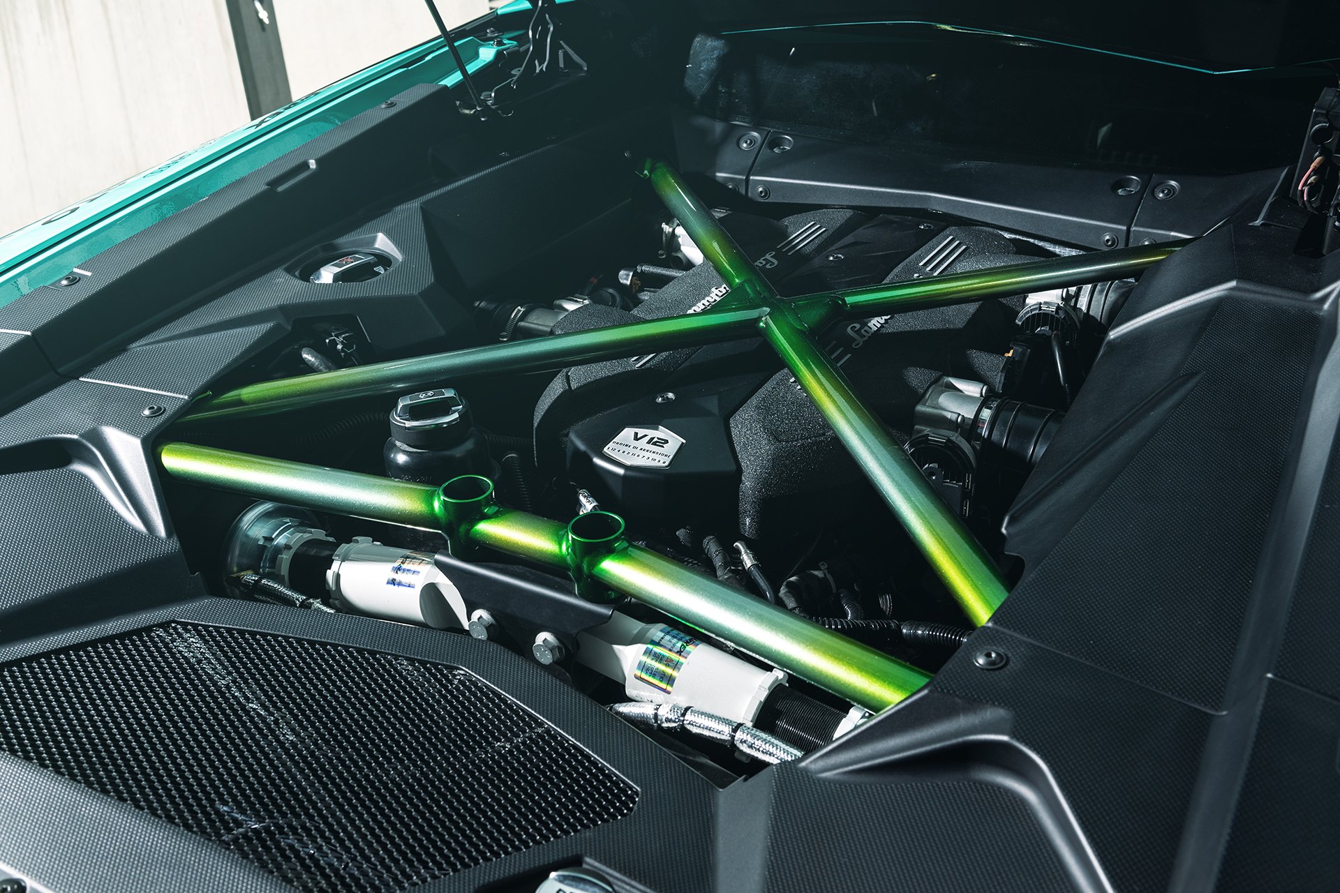 Custom V12 Engine Setup in Mint Lamborghini Aventador - Photo by Forgiato