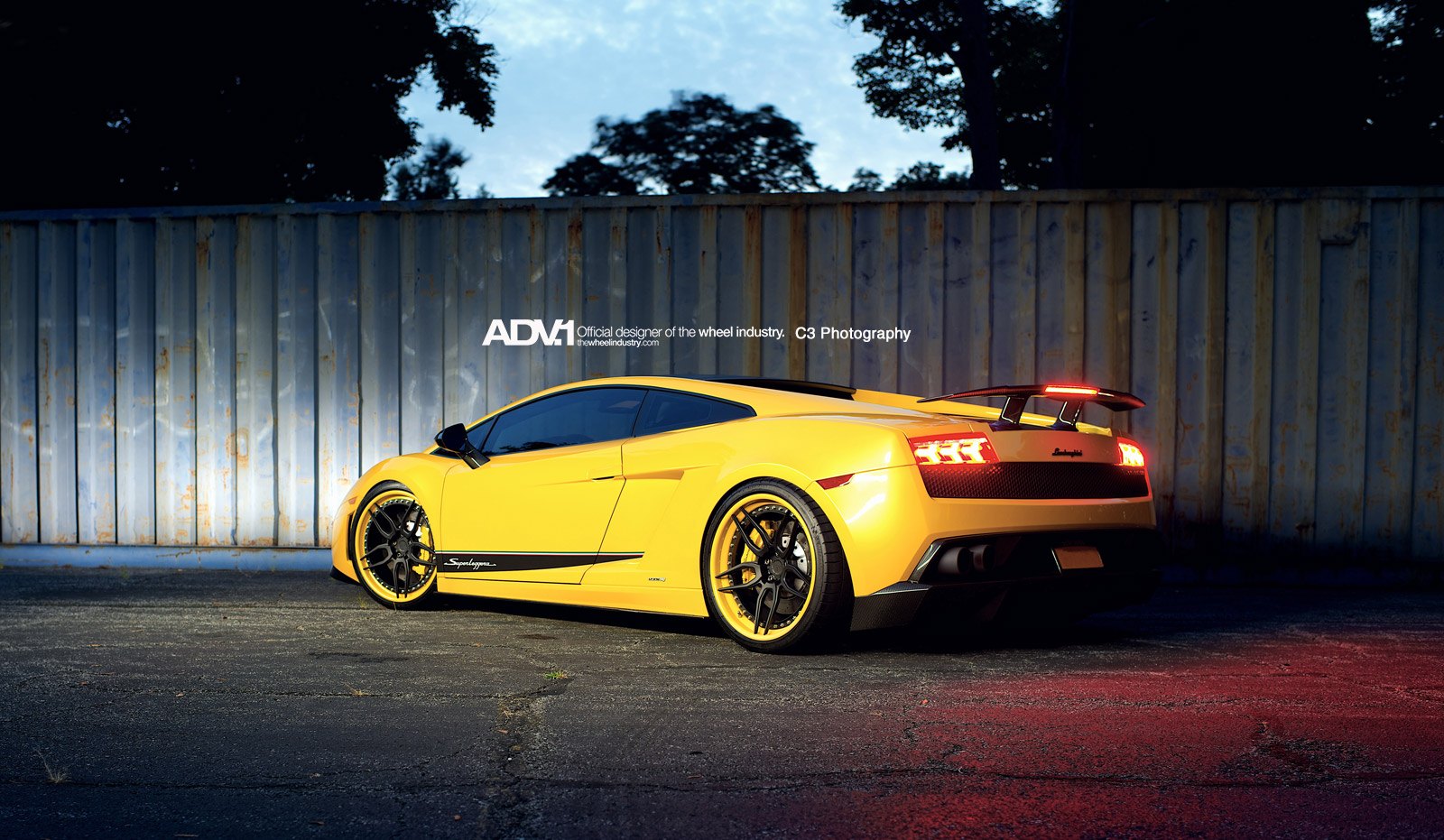Wing Spoiler with Light on Yellow Lamborghini Gallardo - Photo by ADV.1