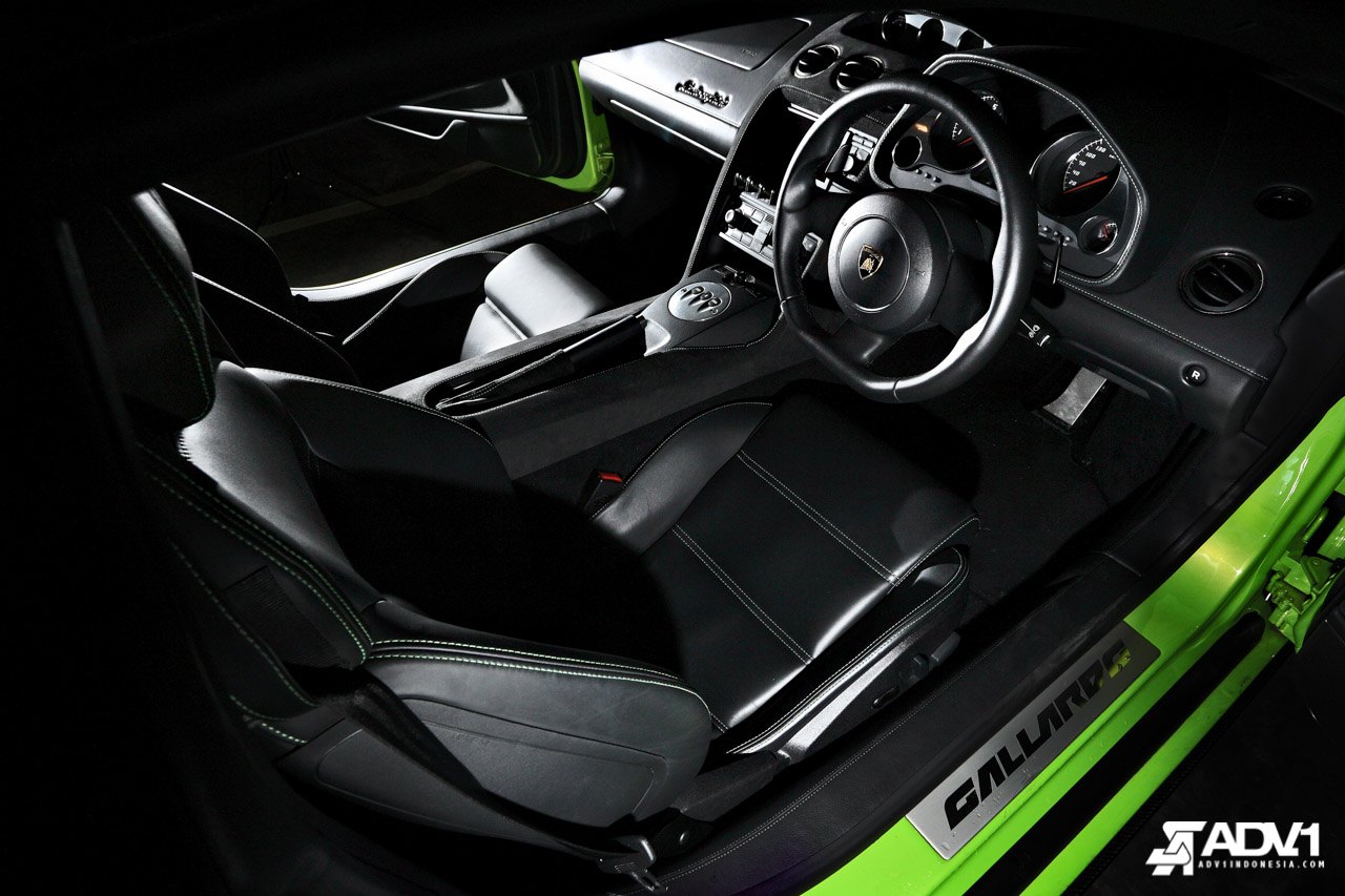 Bicolore Lamborghini Gallardo with Custom Interior Kit - Photo by ADV.1