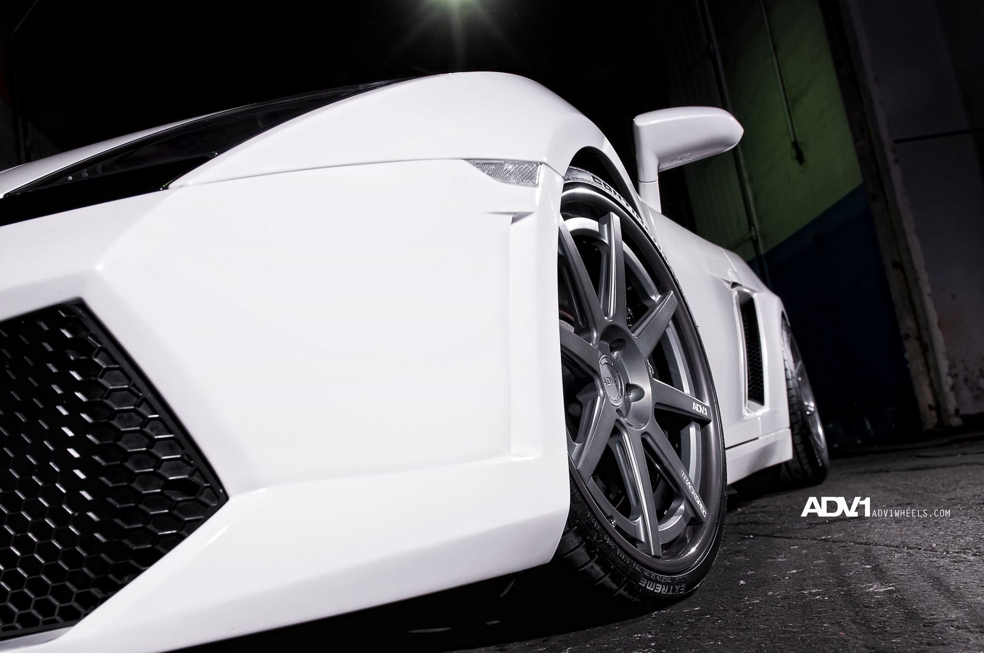 Texture Gunmetal ADV1 Rims on White Lamborghini Gallardo - Photo by ADV.1