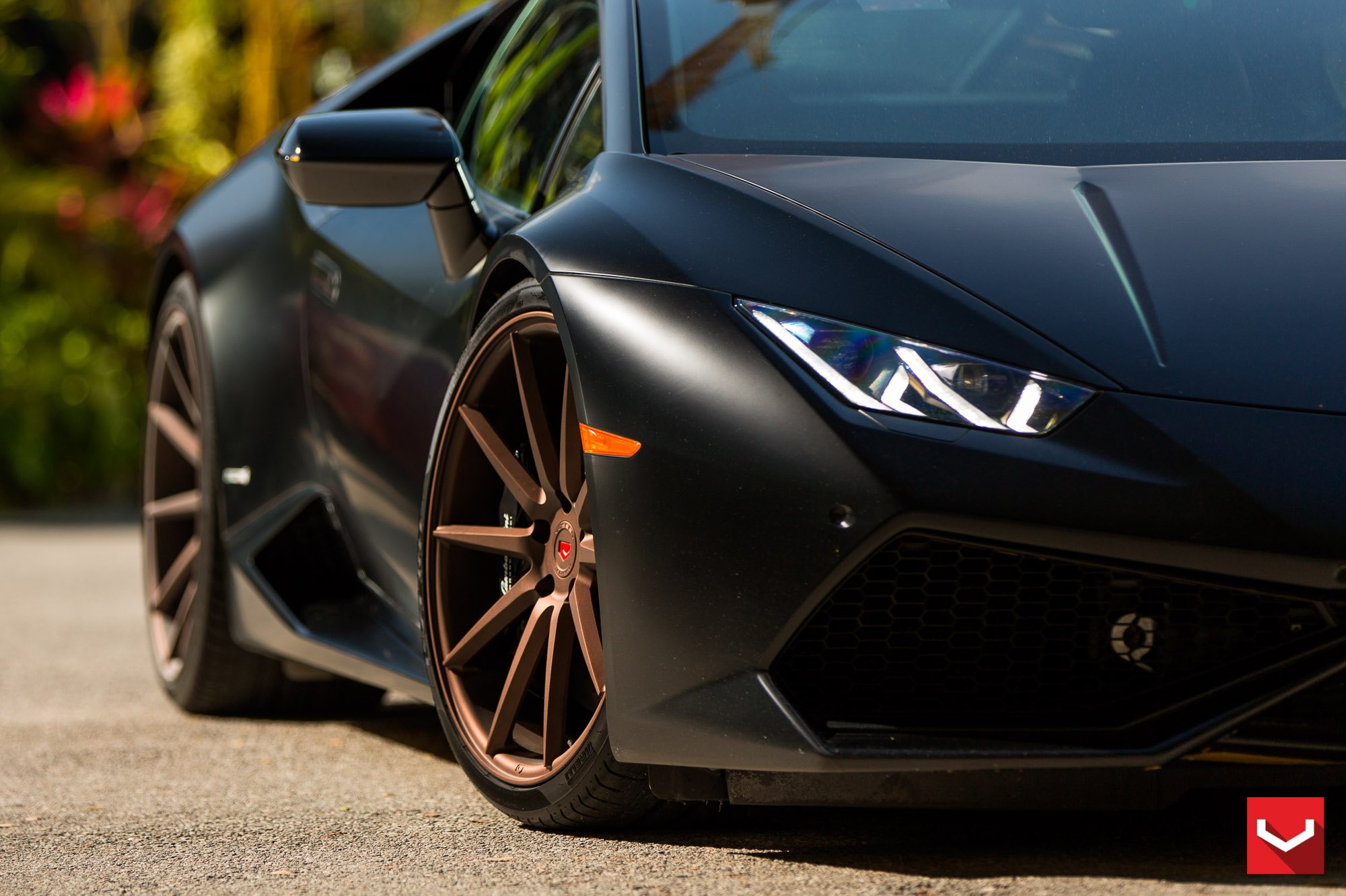 Supercar for a Luxury Night Out: Black Huracan on Bronze ...