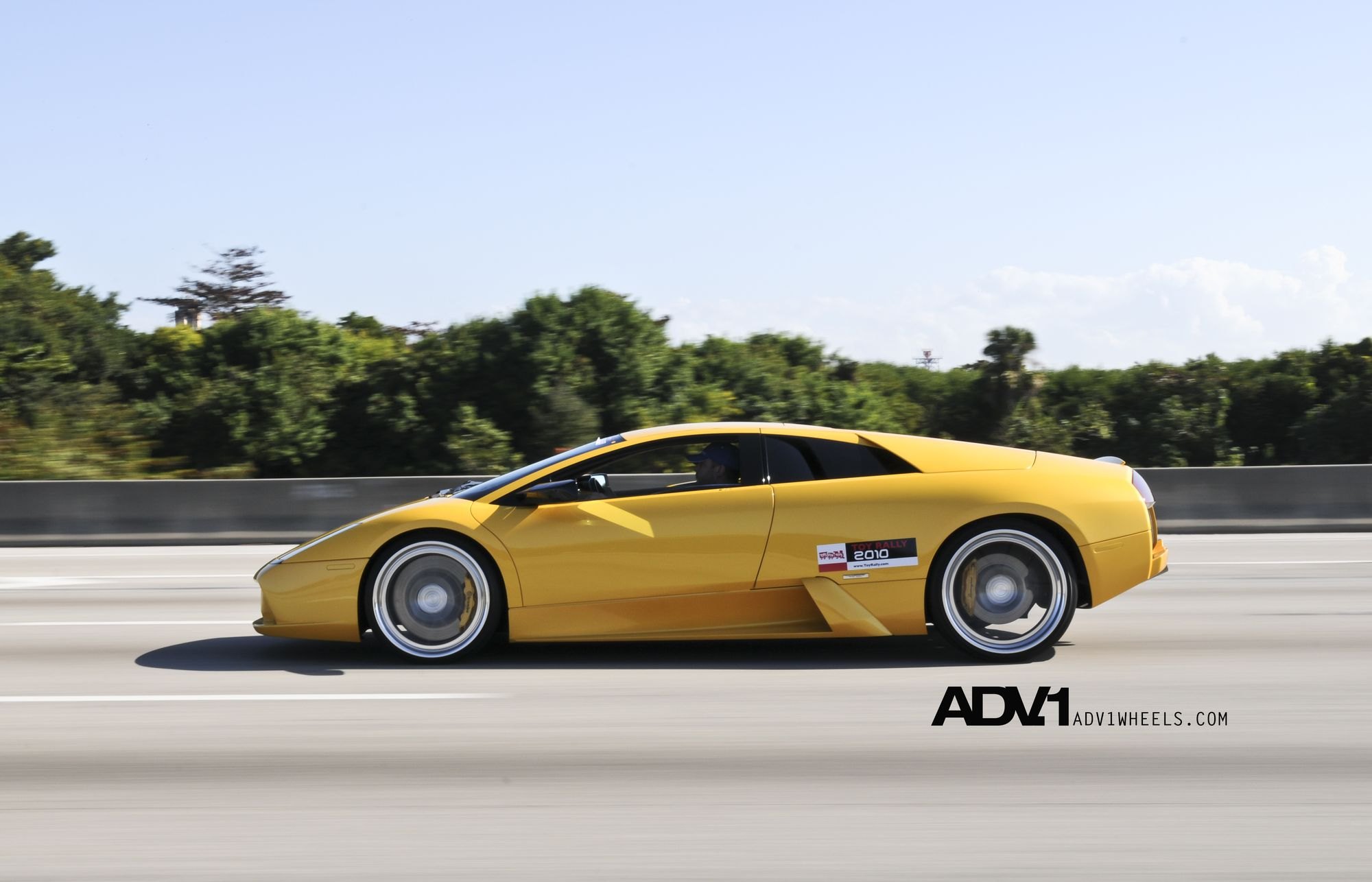 Custom Side Skirts on Yellow Lamborghini Murcielago - Photo by ADV.1