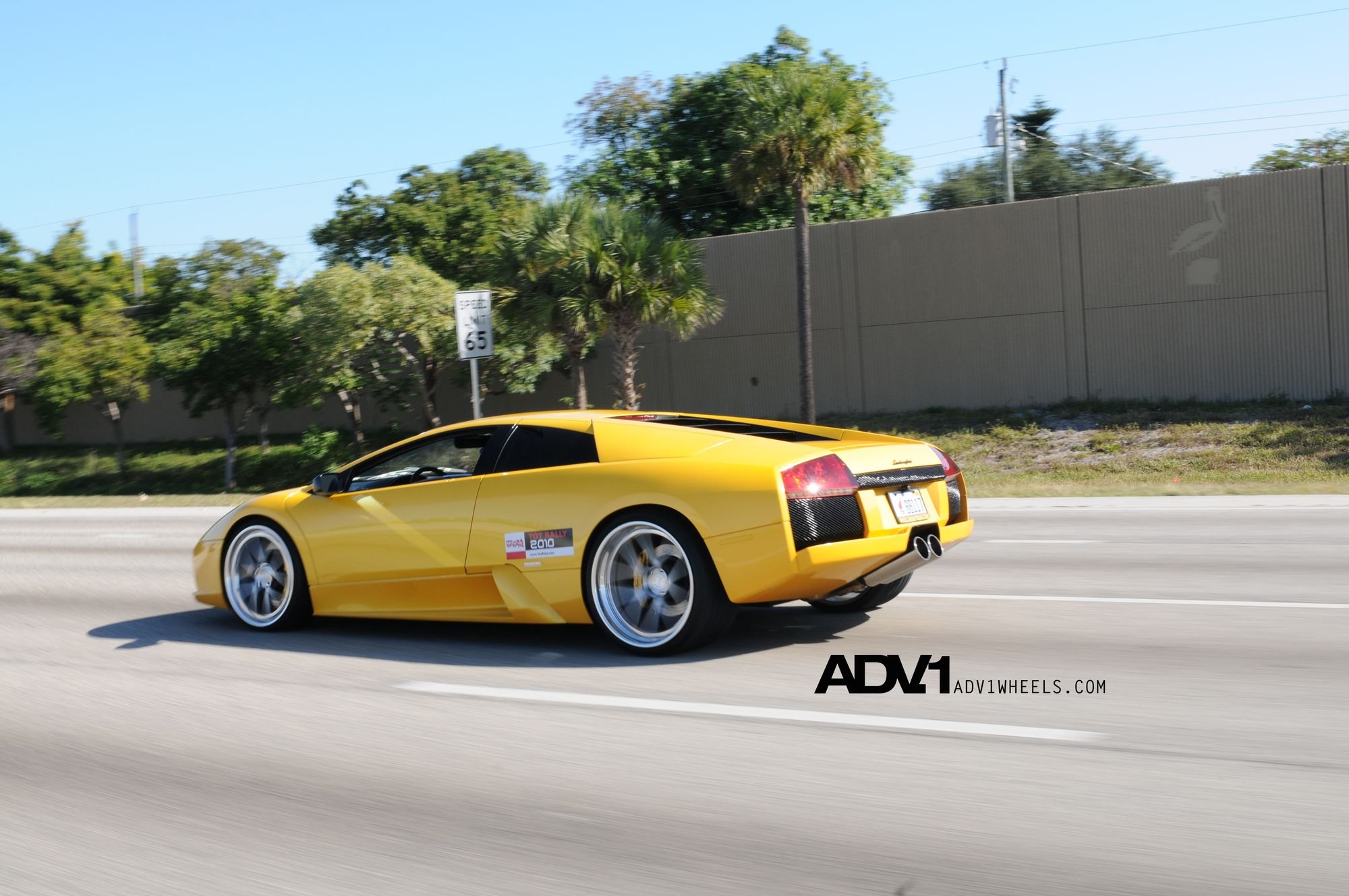 Rear Bumper with Carbon Fiber Accents on Lamborghini Murcielago - Photo by ADV.1