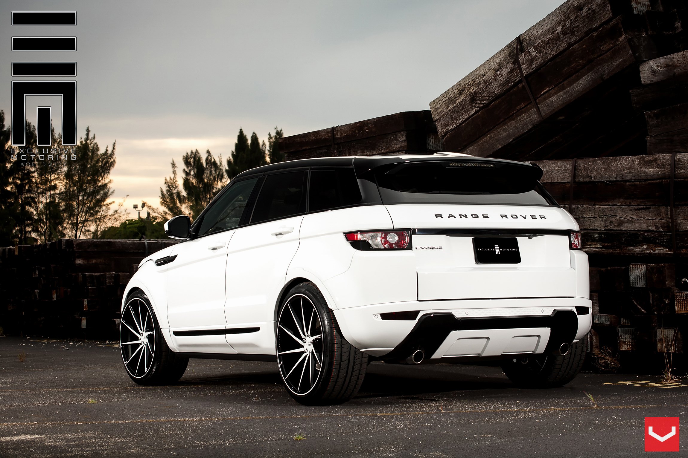 Classy Looks of Range Rover Evoque Put on Custom Wheels