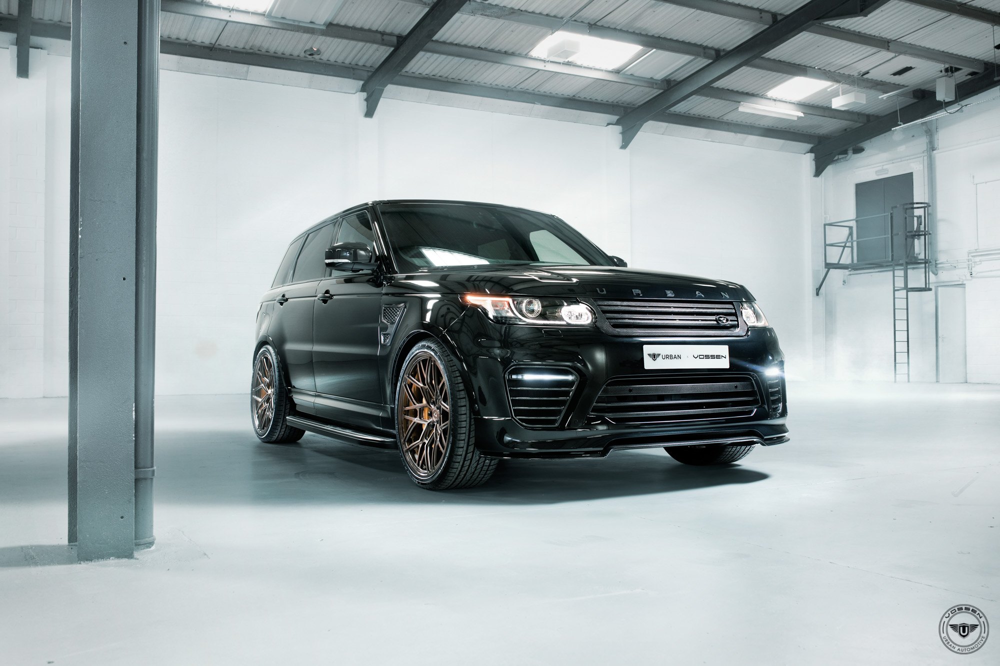 Carbon Fiber Accents on Black Range Rover Sport - Photo by Vossen