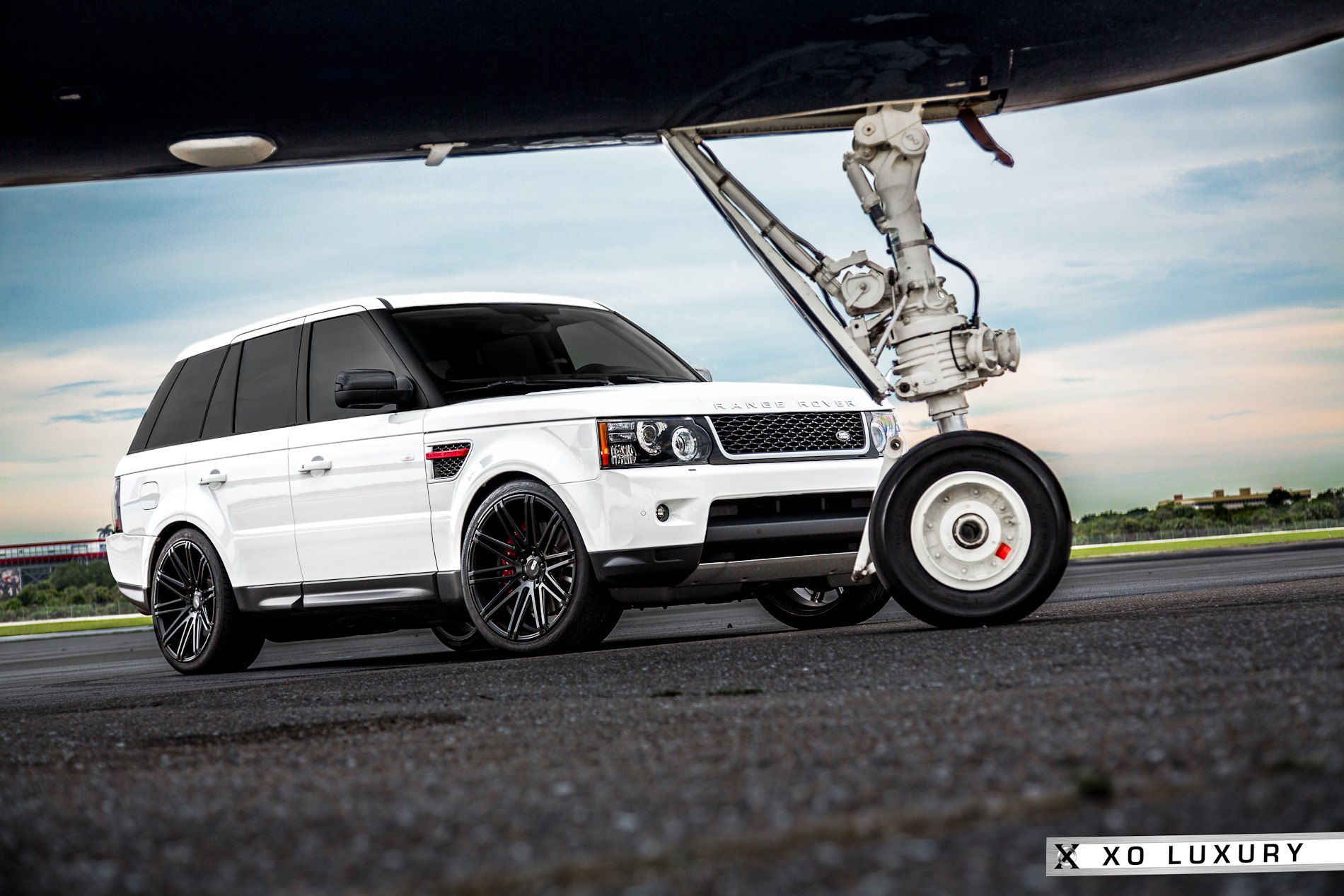 Milan Matte Black XO Luxury Rims On White Range Rover Sport - Photo by XO Luxury
