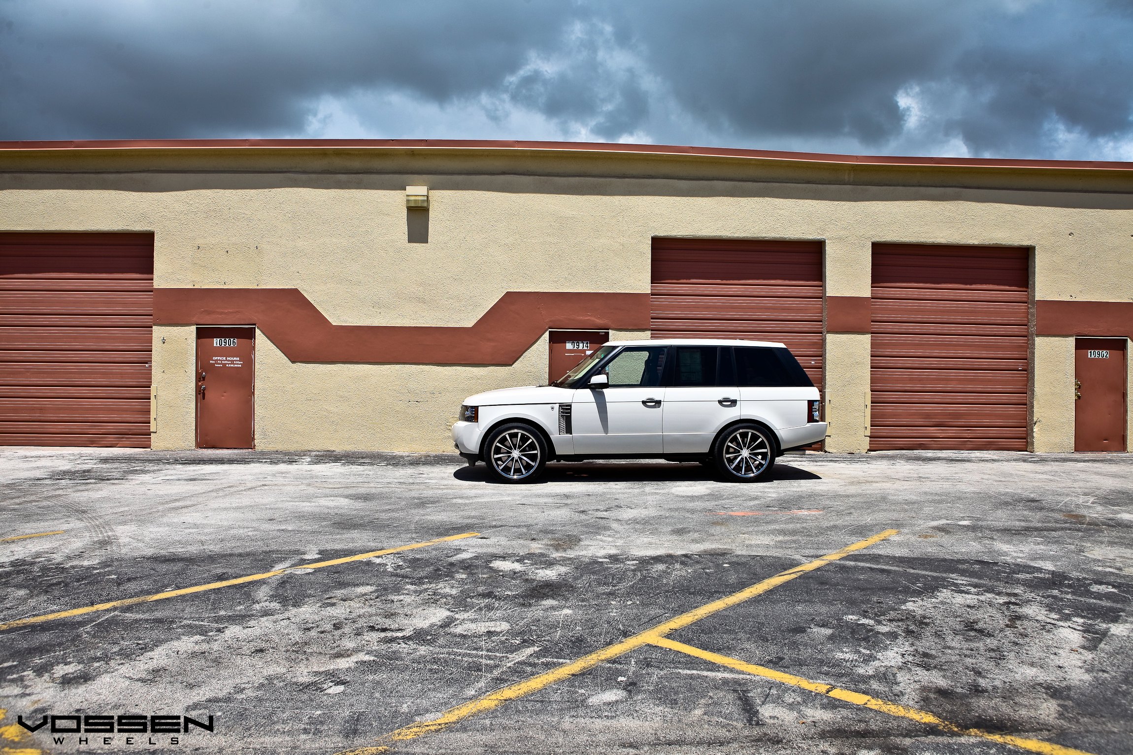 White Land Rover Range Rover Side Scoops - Photo by Vossen