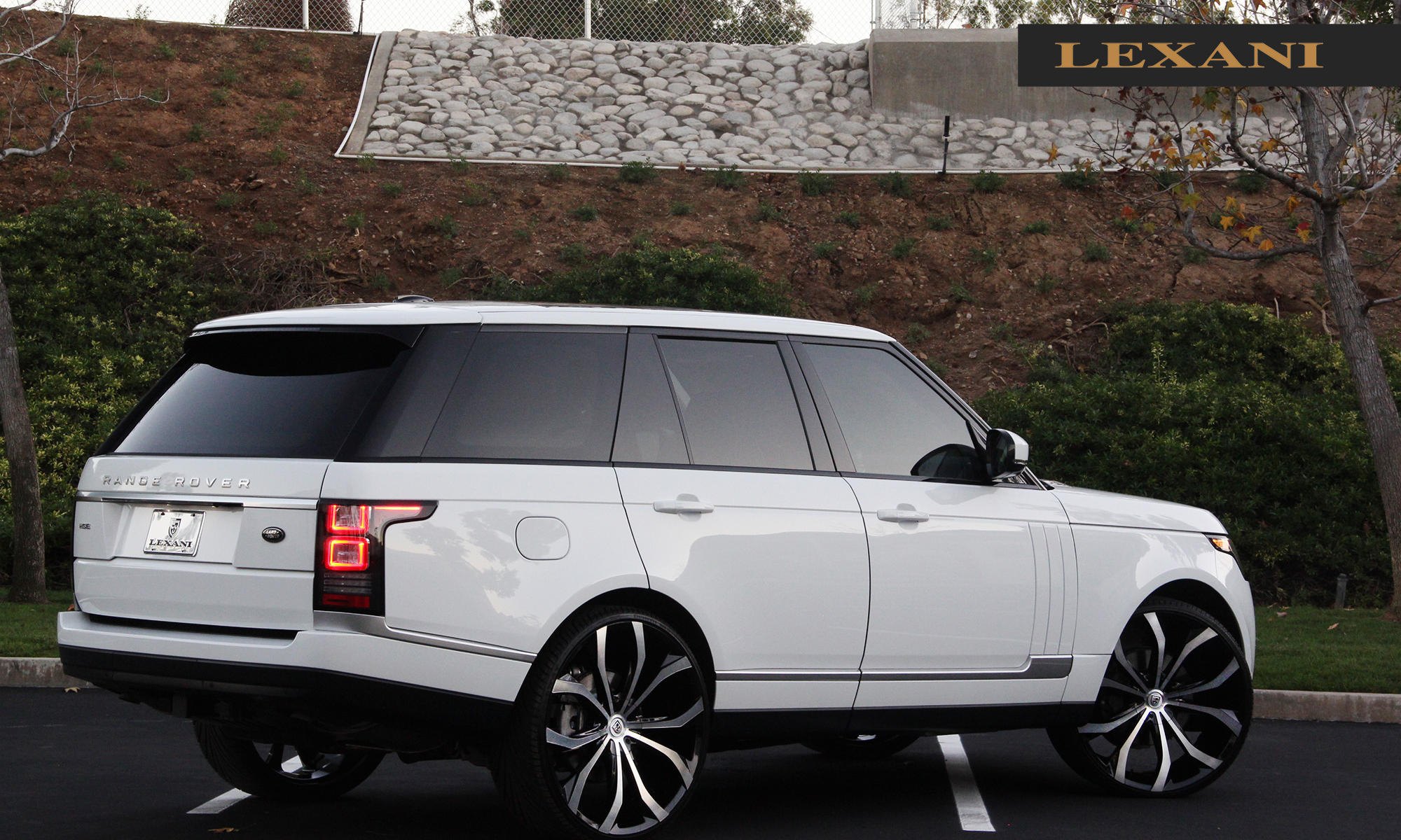 White Range Rover with Aftermarket Taillights - Photo by Lexani