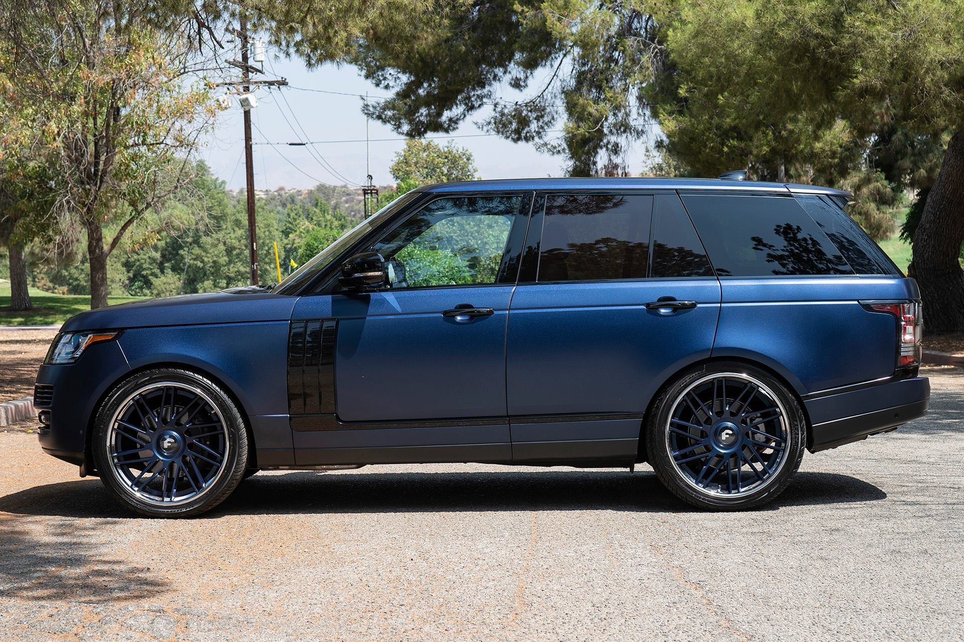 Blue Range Rover with Custom Forgiato Wheels - Photo by Forgiato