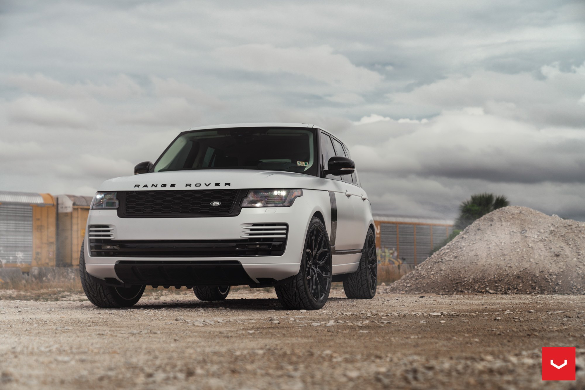 White Range Rover with Blacked Out Mesh Grille - Photo by Vossen Wheels