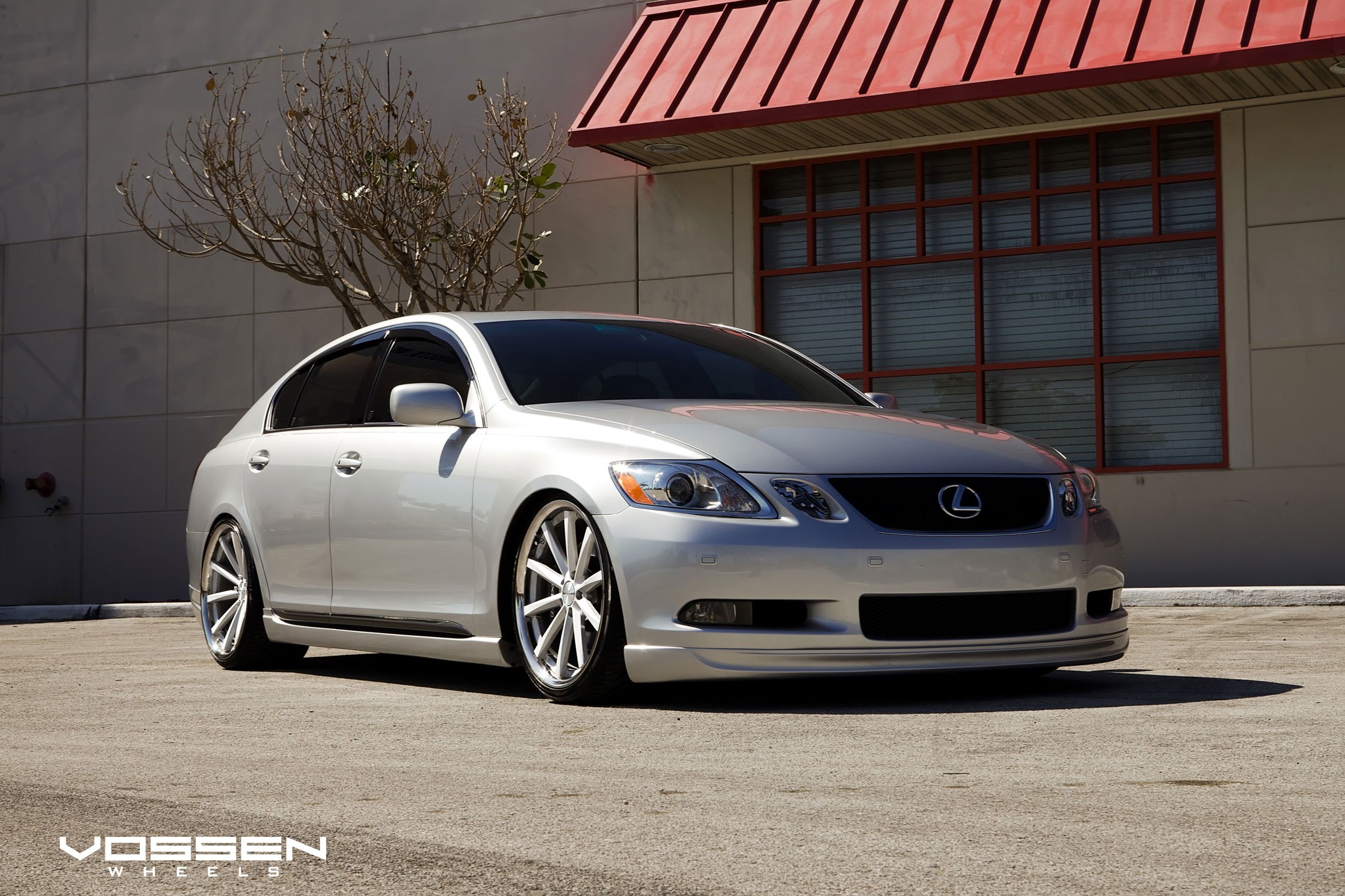 VIP Look of Lexus GS That Boasts Lowered Suspension and