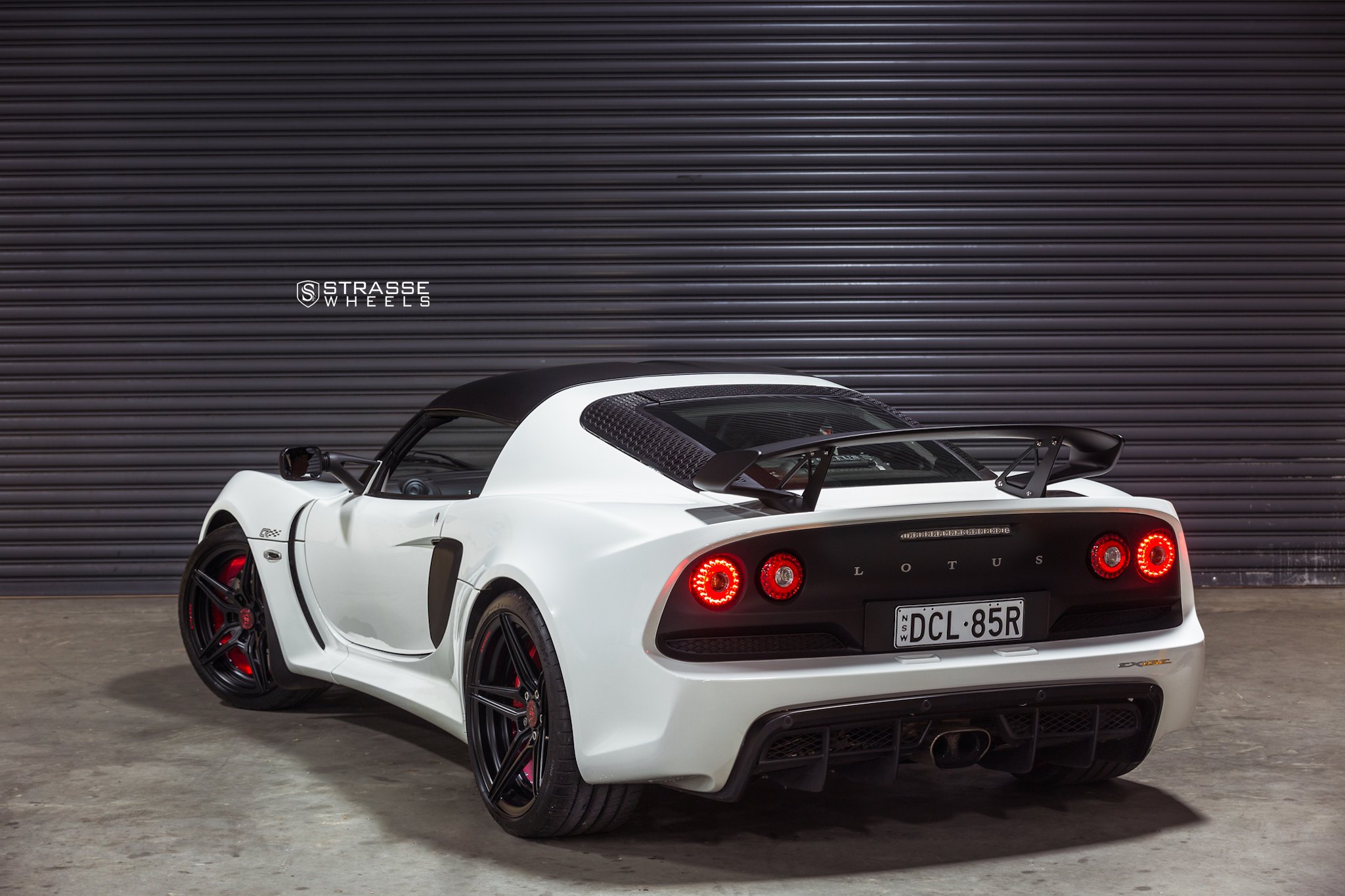 Large Wing Spoiler on White Lotus Exige - Photo by Strasse Forged