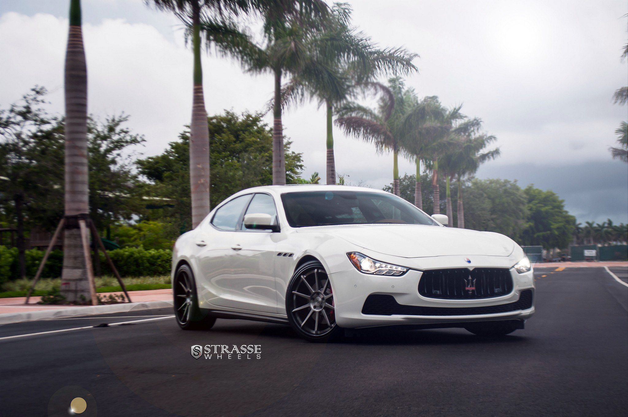 Aftermarket Front Lip on White Maserati Ghibli - Photo by Strasse Forged