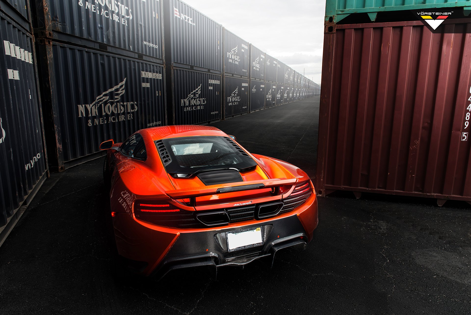 Rear Spoiler with Light on Orange McLaren 12C - Photo by Vorstiner