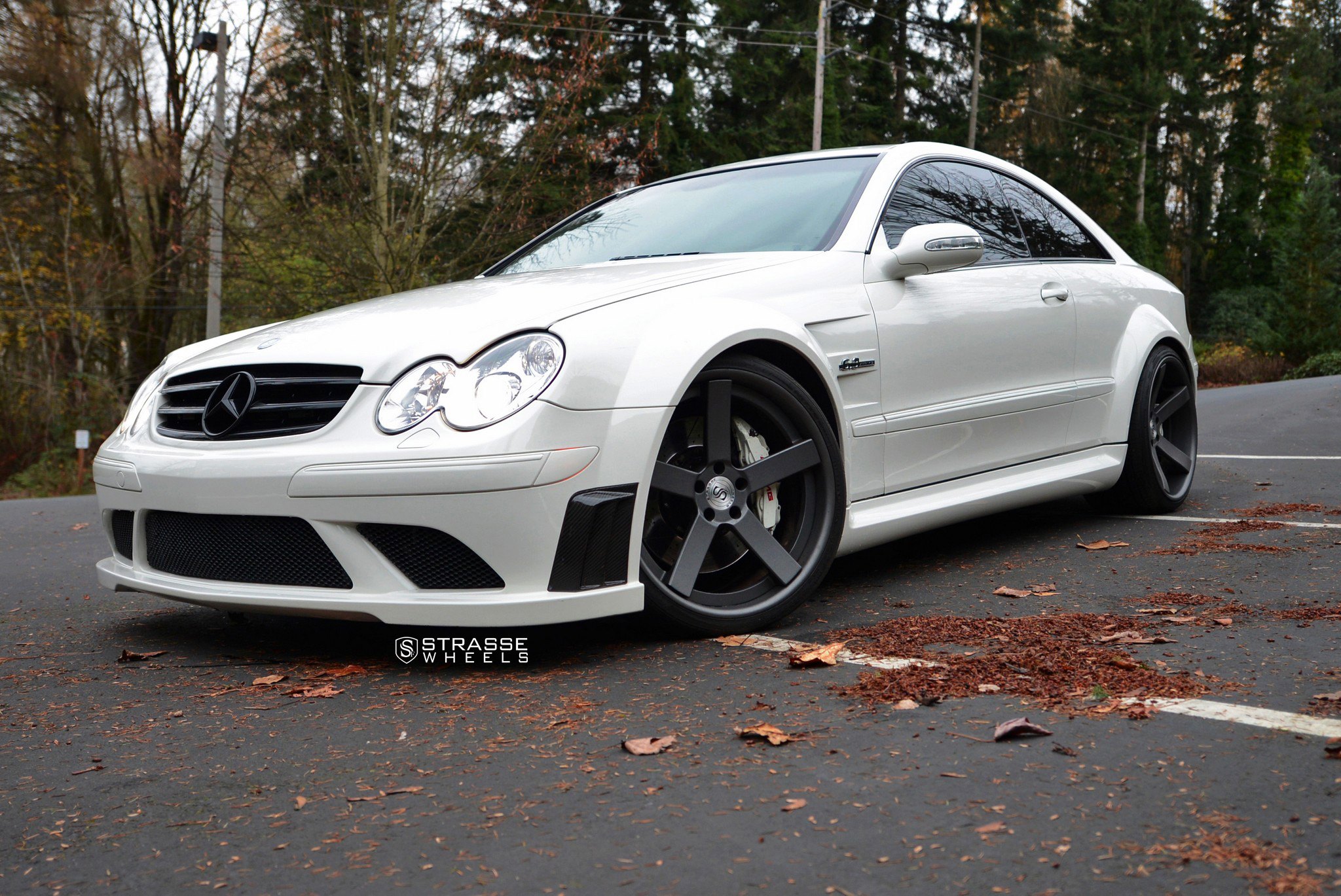Blacked Out Grille on White Mercedes CLK-Class - Photo by Strasse Forged
