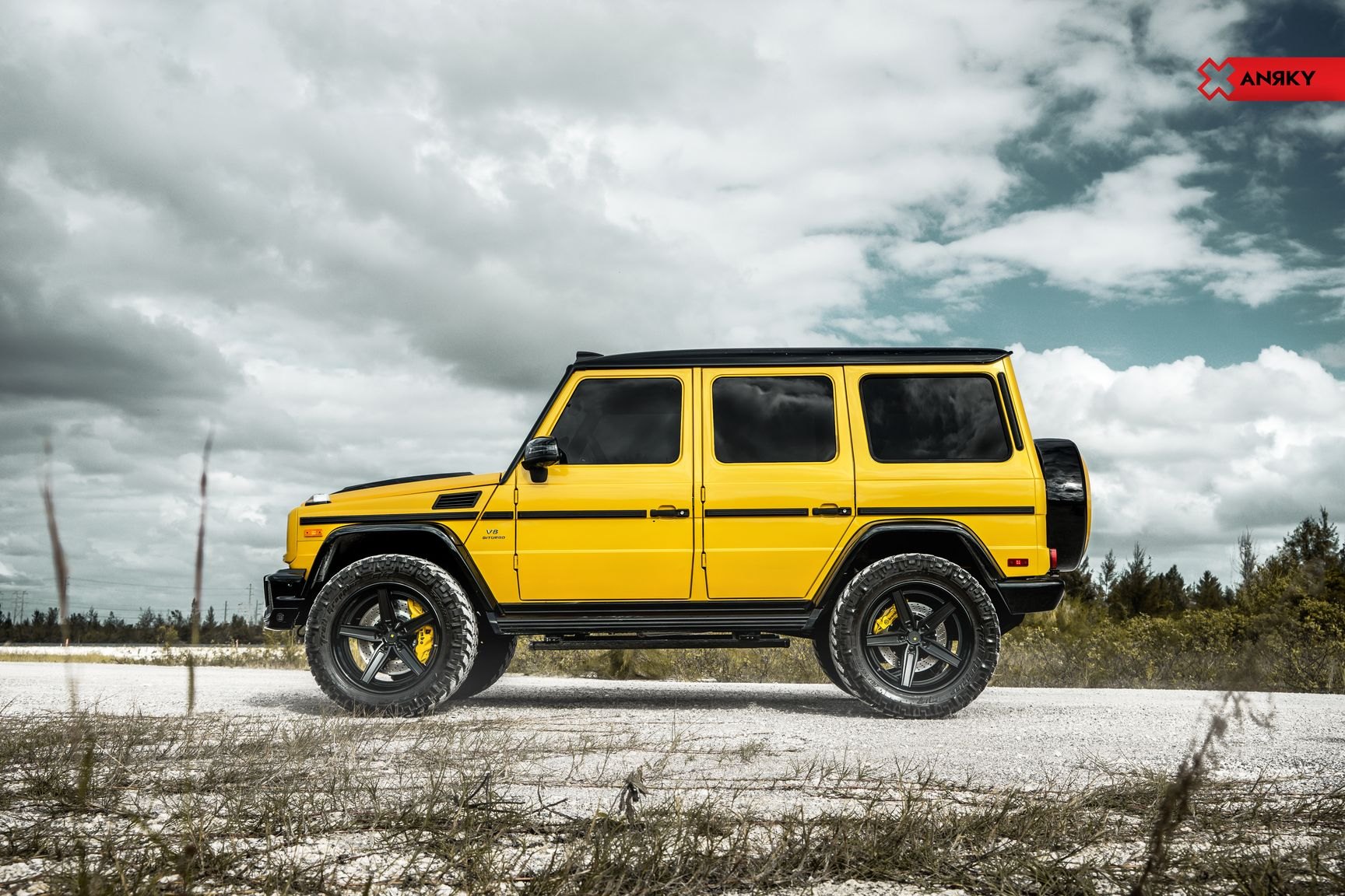Aftermarket Running Boards on Yellow Mercedes G Class - Photo by Anrky Wheels