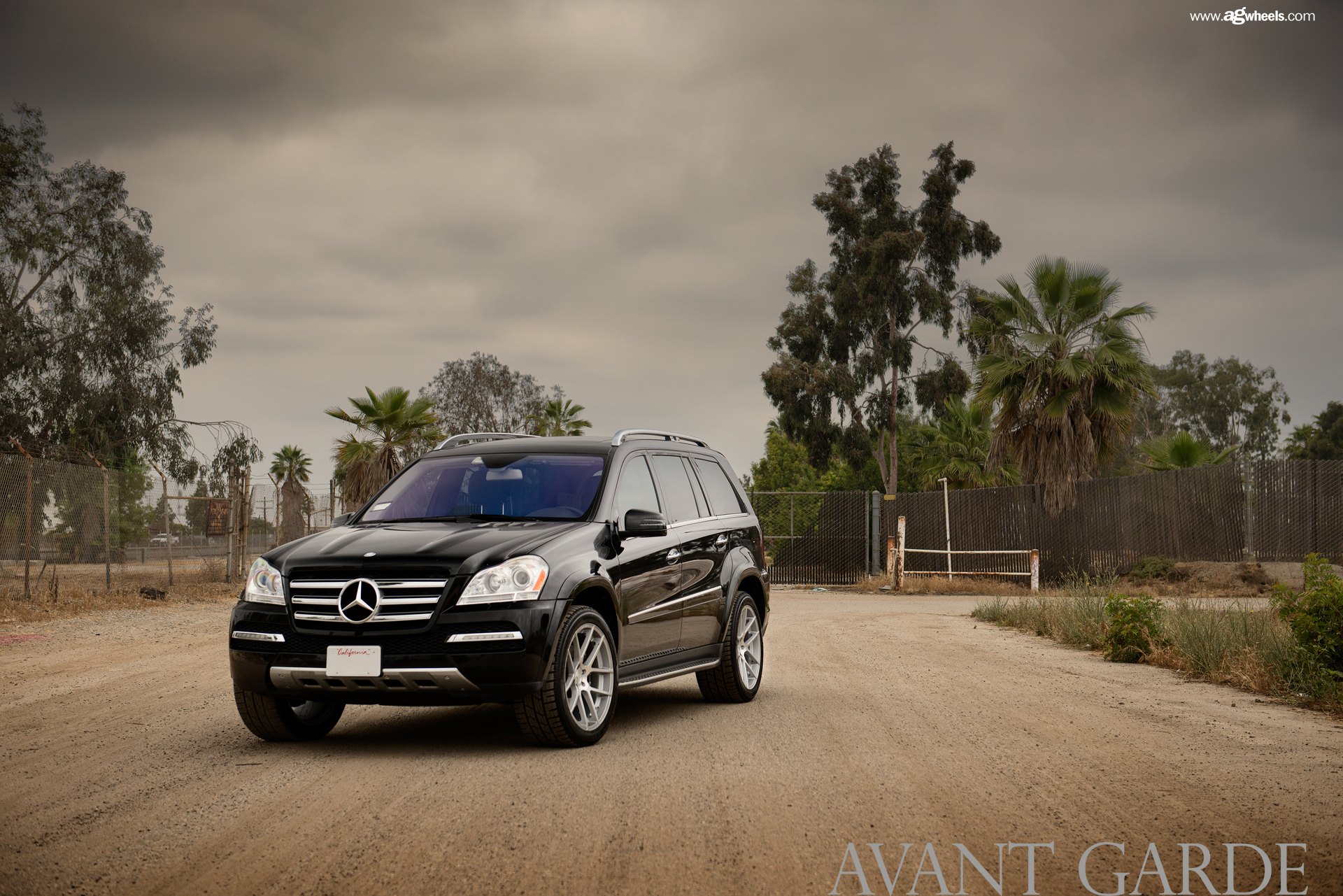 Black Mercedes GL-Class with Chrome Grille - Photo by Avant Garde Wheels