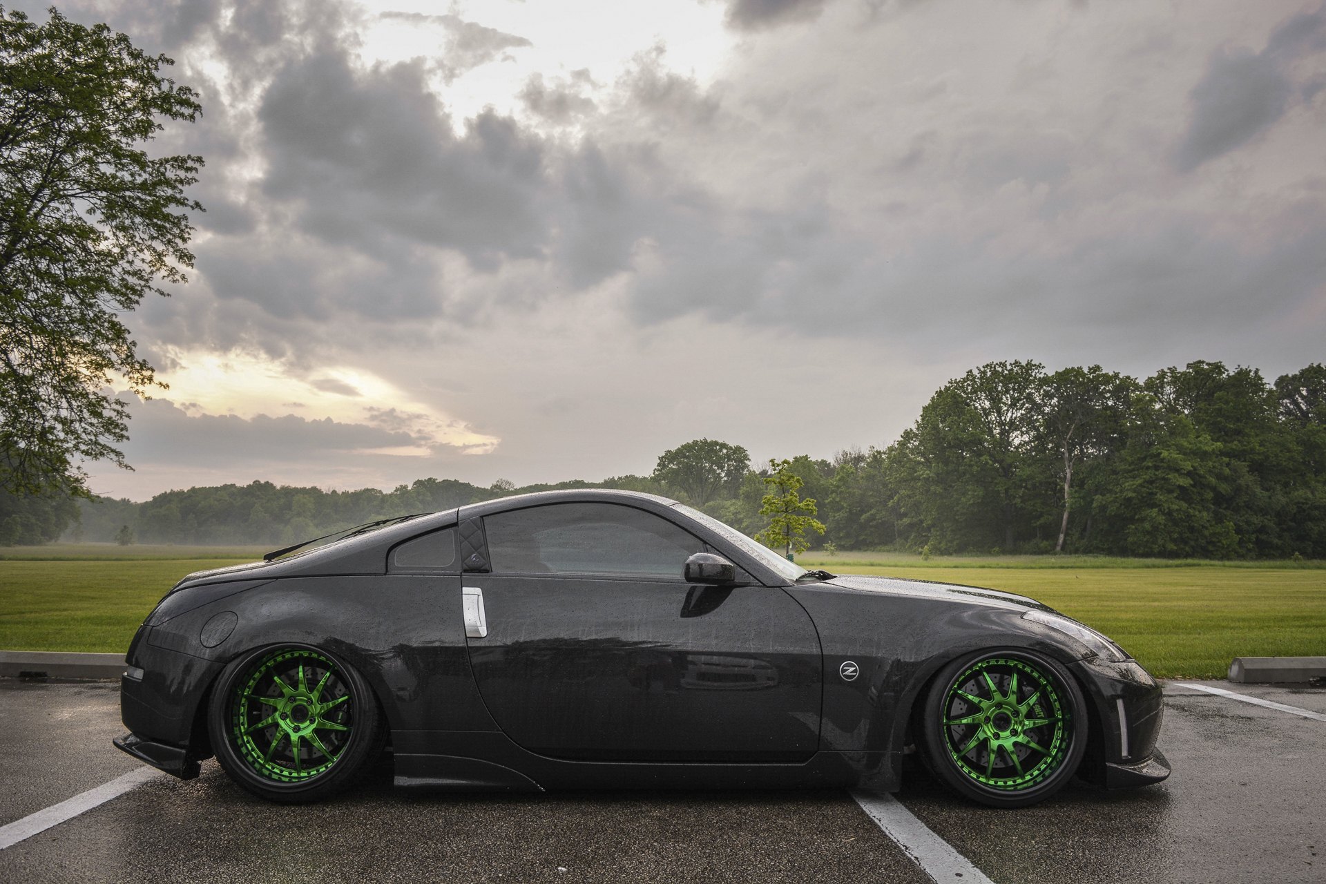 Black Nissan 350Z with Aftermarket Side Skirts - Photo by Avant Garde Wheels