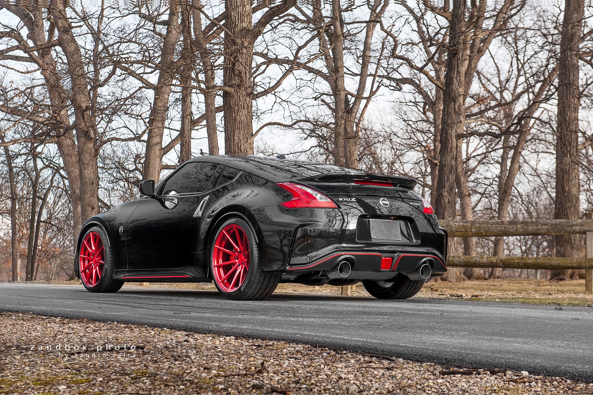 Black Nissan 370Z with Red Clear LED Taillights  - Photo by zandbox