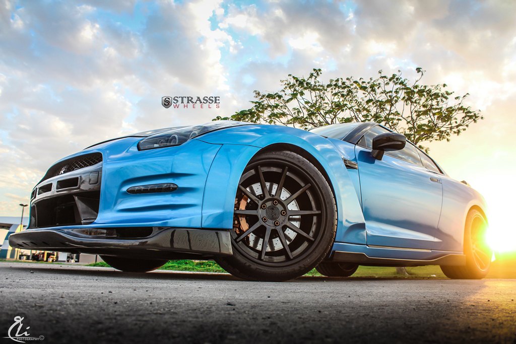 Carbon Fiber Front Lip on Blue Nissan GT-R - Photo by Strasse Forged
