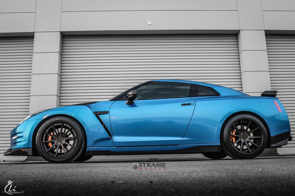 Custom Blue Nissan GT-R Side Skirts - Photo by Strasse Forged