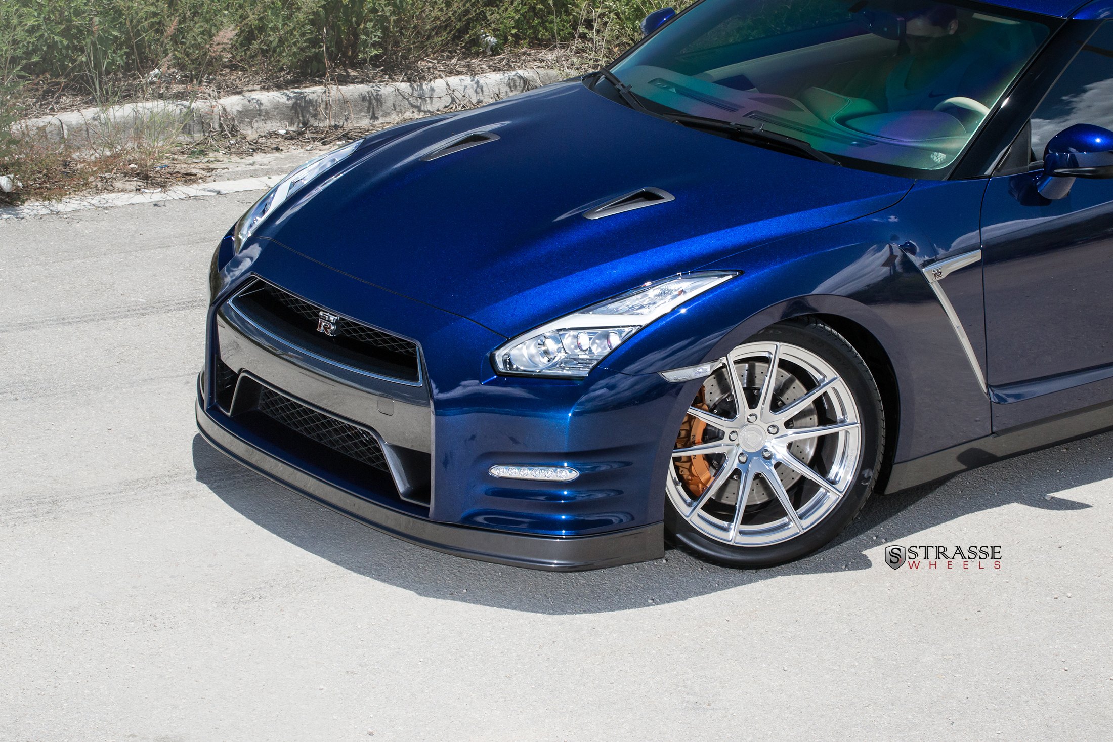 Custom Forged Strasse Wheels on Blue Nissan GT-R - Photo by Strasse Forged