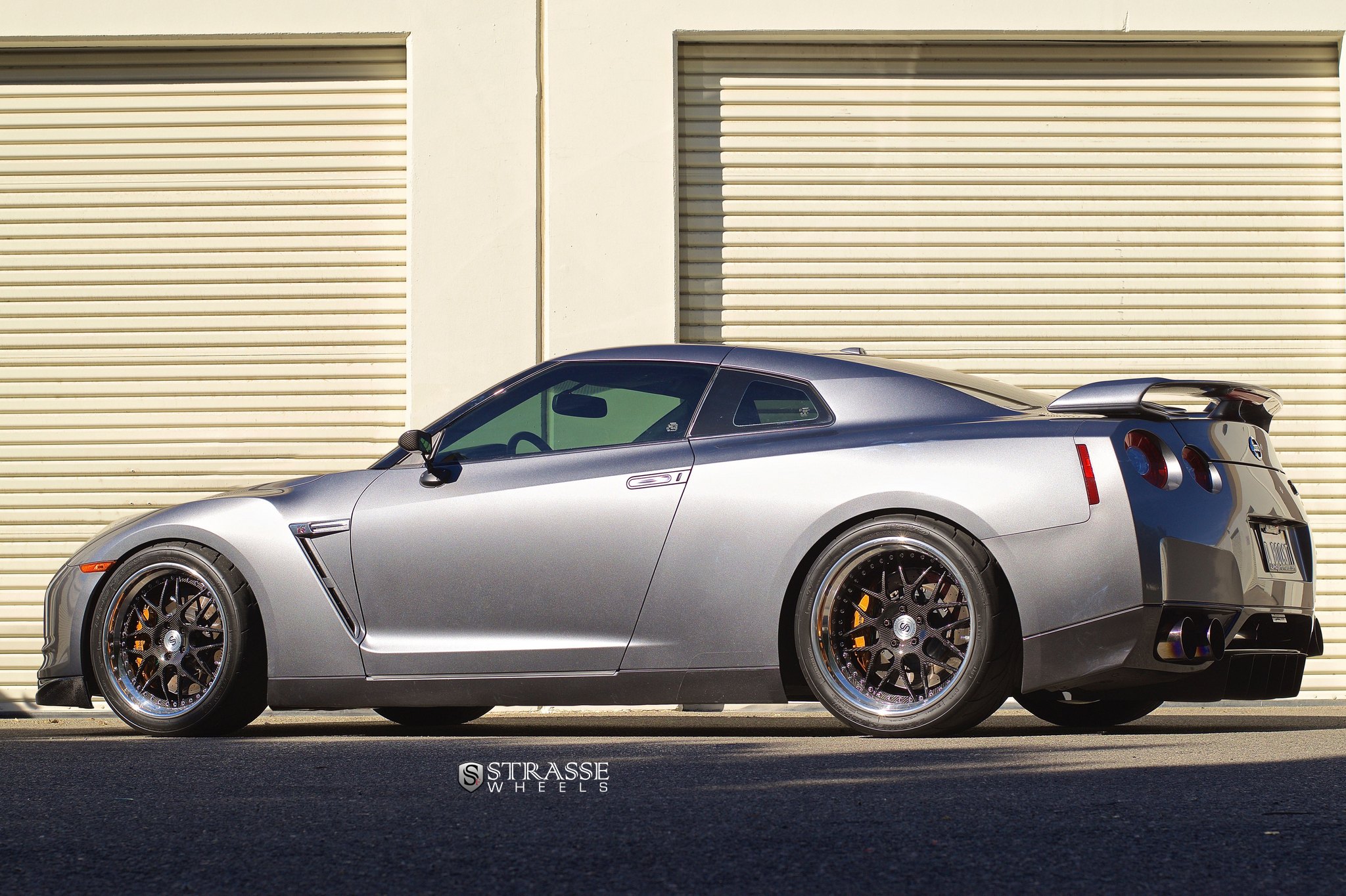 Carbon Fiber Strasse Rims on Gray Nissan GT-R - Photo by Strasse Forged