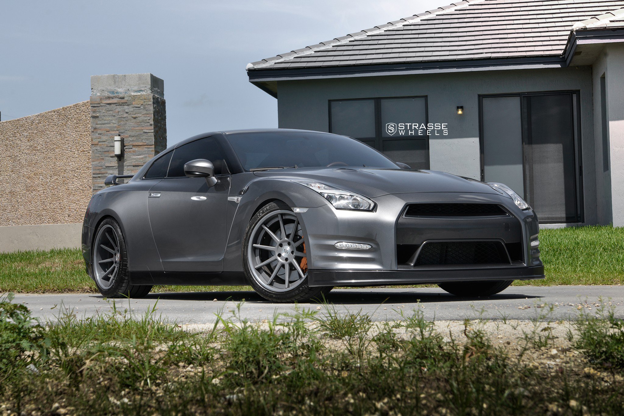 Gray Nissan GT-R with Aftermarket Projector Headlights - Photo by Strasse Forged