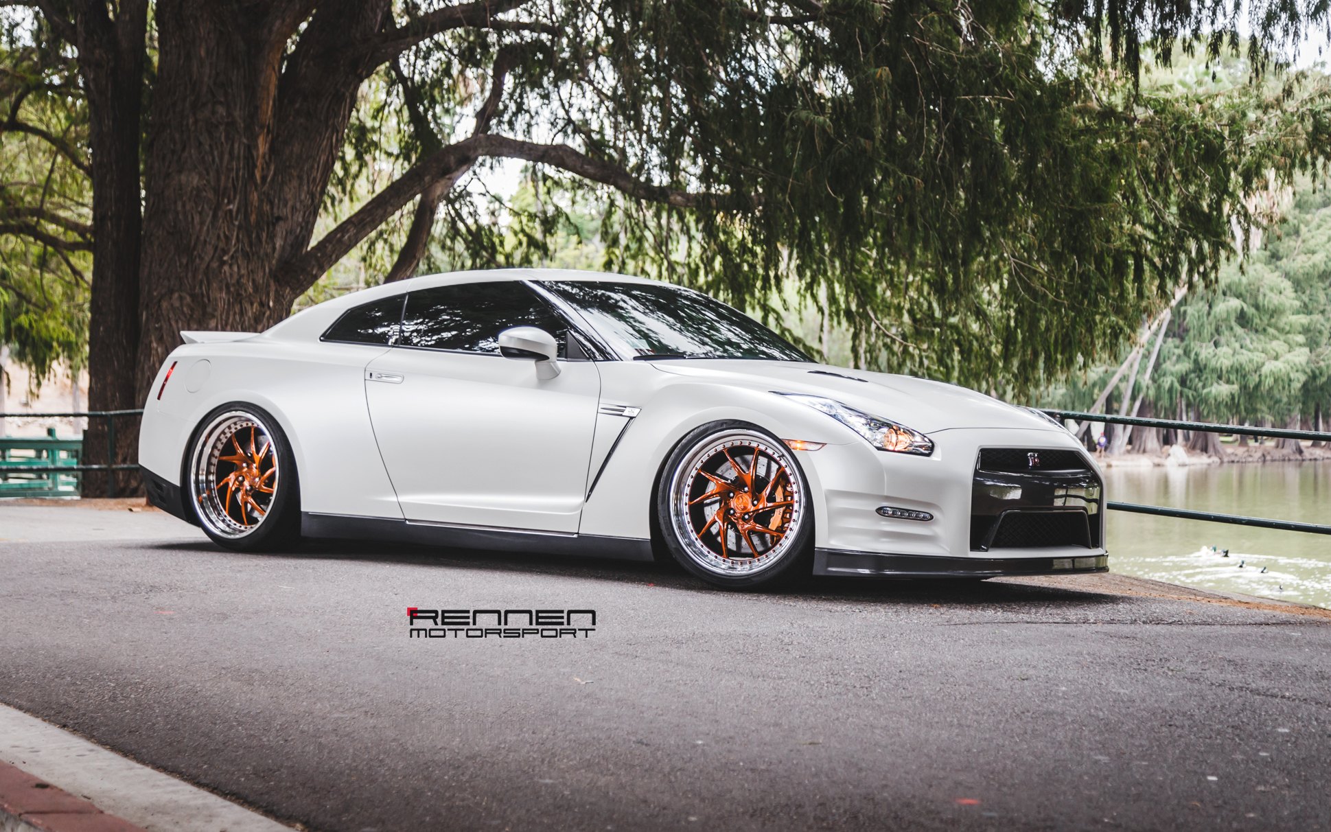Aftermarket Side Skirts on White Nissan GT-R - Photo by Rennen International