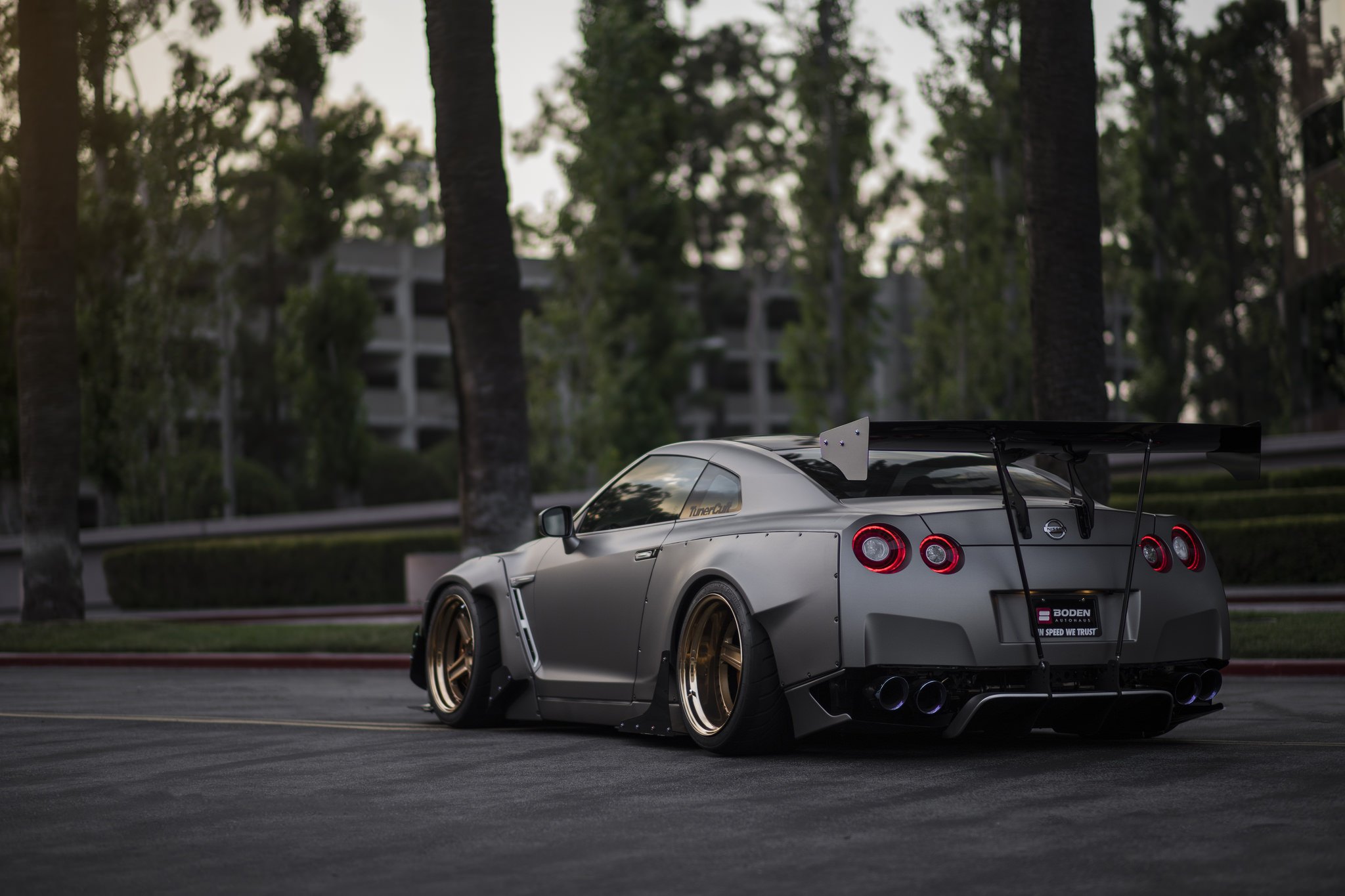 Large Wing Spoiler on Gray Nissan GT-R - Photo by Vossen