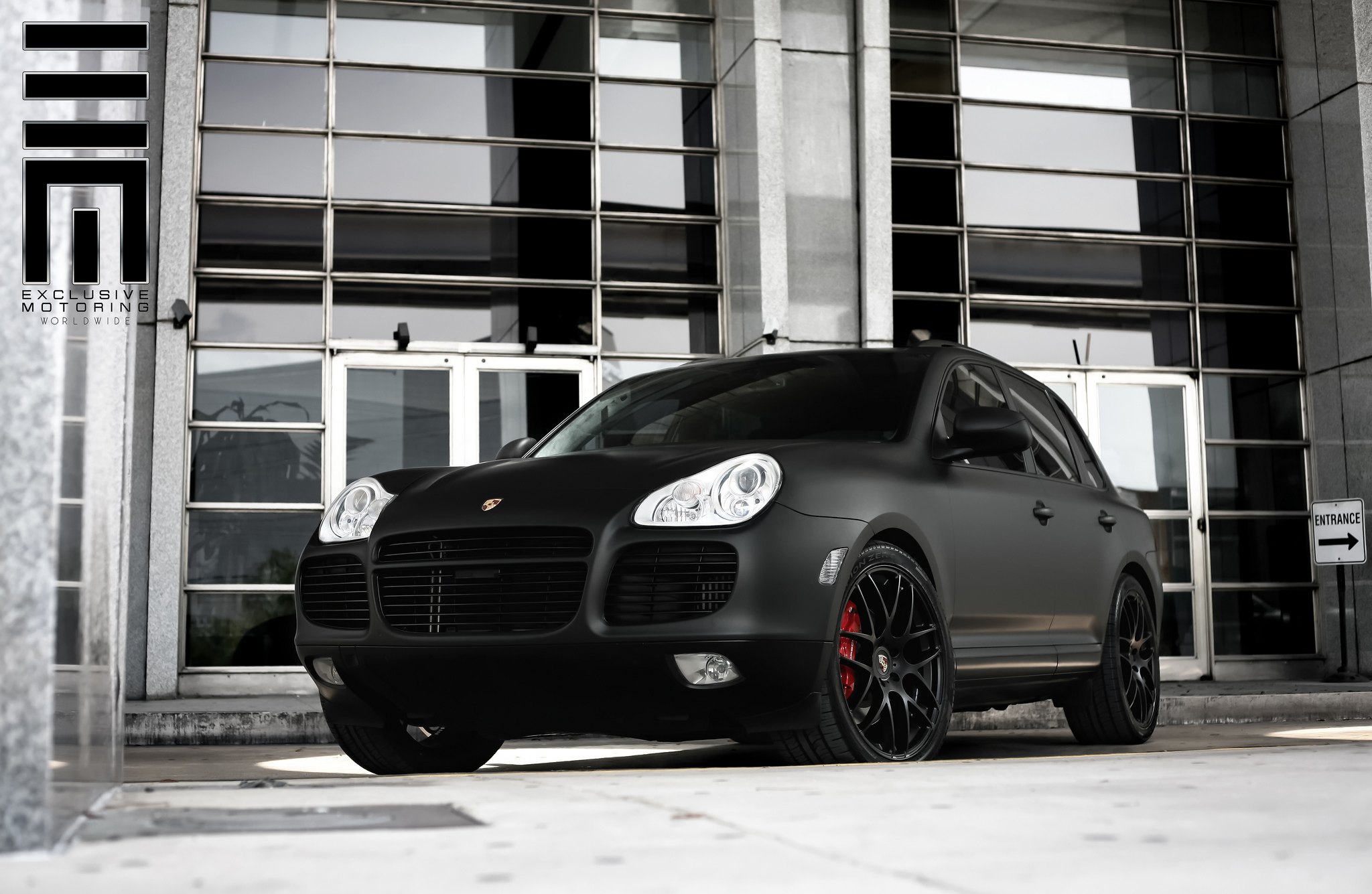 Sinister Porsche Cayenne Turbo - Photo by Exclusive Motoring