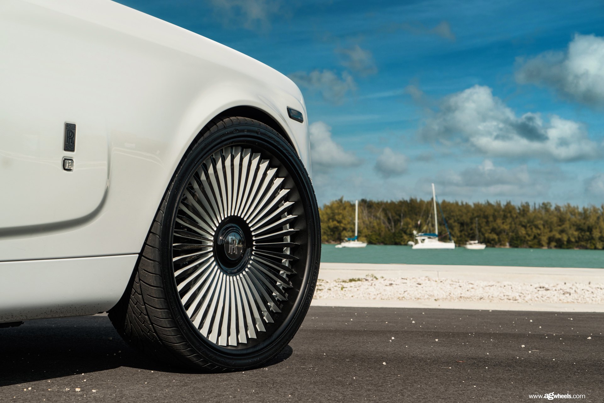 Custom Avant Garde Rims on White Rolls-Royce Phantom - Photo by Avant Garde Wheels