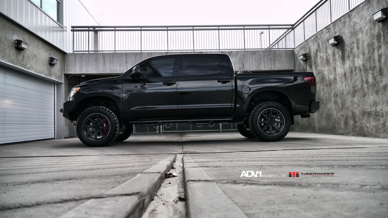 Black Nerf Steps on Lifted Toyota Tundra - Photo by ADV.1